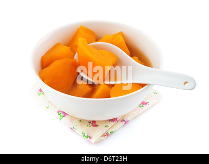 Soupe de pommes de terre. Soupe dessert style asiatique. Cuit avec brown rock candy et le gingembre. Banque D'Images