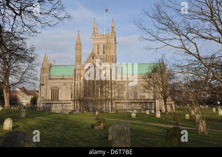 Le pavillon de St George vole au-dessus de Great Yarmouth Minster Banque D'Images