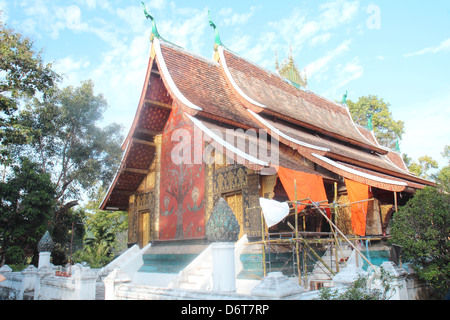 Wat Xieng Thong temple est l'un des plus populaires de Luang Prabang. Banque D'Images