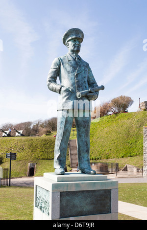 Statue de l'amiral sir Bertram Ramsay au château de Douvres, Kent, Angleterre - England's plus grand château Banque D'Images