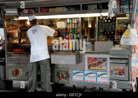 Un fournisseur d'aliments de rue à New York City, USA Banque D'Images