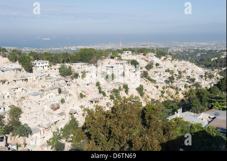 Dégâts causés par le séisme de janvier 2010, dans les bidonvilles de Port-au-Prince, Haïti, Caraïbes Banque D'Images