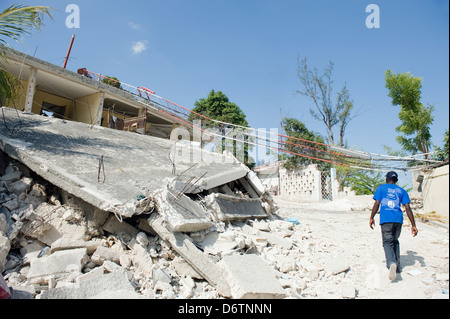 Dégâts causés par le séisme de janvier 2010, Montana Estate, Port-au-Prince, Haïti, Caraïbes Banque D'Images