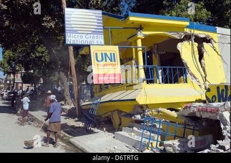 Dommages au National de micro-crédit, épicentre du tremblement de terre de janvier 2010, LÉOGÂNE, Haïti, Caraïbes Banque D'Images