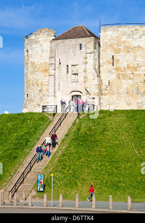 Clifford's Tower l'ancien donjon de York château ville de York North Yorkshire Angleterre Royaume-Uni GB Europe Banque D'Images