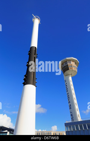 Tour de contrôle du port & balises de navigation,Le Havre,Normandie,France,Europe Banque D'Images