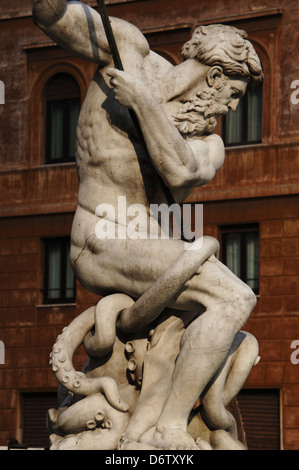 L'Italie. Rome. Fontaine de Neptune. Neptune aux prises avec un poulpe, par Antonio della Bitta (1807- ?), 1878. Place Navone. Banque D'Images