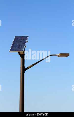 Solar powered street light à Venise, en Floride, aux États-Unis. Banque D'Images