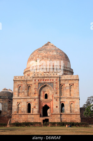 L'Inde, Delhi, Mohammed Sayyed Sha's Tomb en complexe Qûtb Minâr Banque D'Images