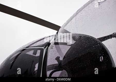 Nouvelle image de l'hélicoptère noir civile peuvent utiliser comme symbole de transport d'affaires Banque D'Images