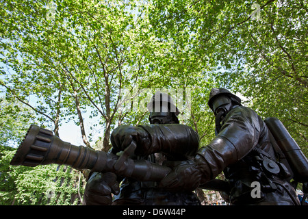 Pompier tombé's memorial (artiste : Hai Ying Wu) Pioneer Square. Seattle. USA Banque D'Images