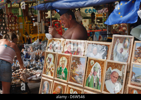 Misdroy, Pologne, une boutique de souvenirs avec des images du Pape Jean Paul II Banque D'Images