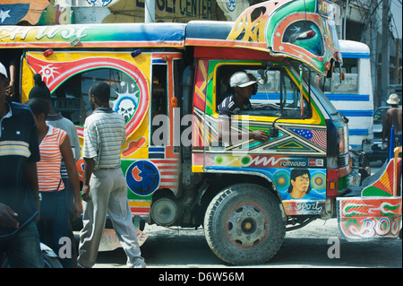 Appuyez sur appuyez sur les transports locaux, de Port-au-Prince, Haïti, Caraïbes Banque D'Images