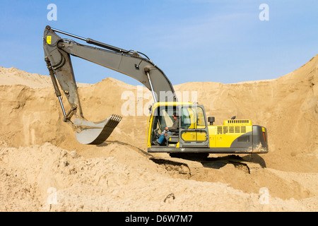Excavatrice jaune at Construction Site Banque D'Images