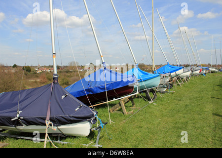 Grange de l'île club de voile du réservoir, West Molesey Surrey, Angleterre, Royaume-Uni Banque D'Images