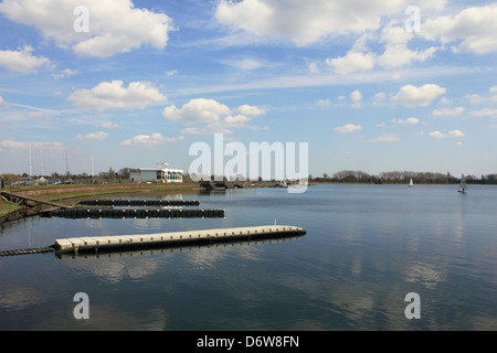 Grange de l'île club de voile du réservoir, West Molesey Surrey, Angleterre, Royaume-Uni Banque D'Images