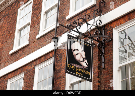 Le signe pour la Guy Fawkes inn, réputé pour sa ville natale, New York, Haute Petergate, Yorkshire, UK Banque D'Images