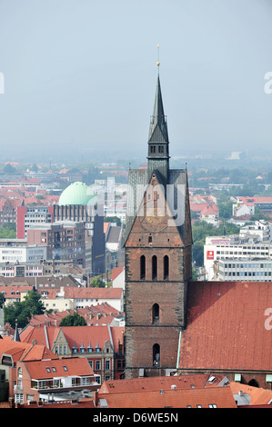 Hanovre, Allemagne, Hanovre, avec vue sur l'Église et de l'Anzeiger-Hochhaus Marché Banque D'Images