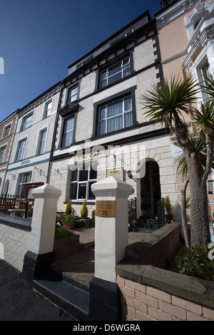 La ville de Llandudno, au Pays de Galles. Sunny View pittoresque du xixe siècle, ancien hôtel de ville de Llandudno. Banque D'Images