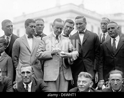 Le président Calvin Coolidge avec Washington l'équipe de baseball des sénateurs, le 5 septembre 1924 Banque D'Images