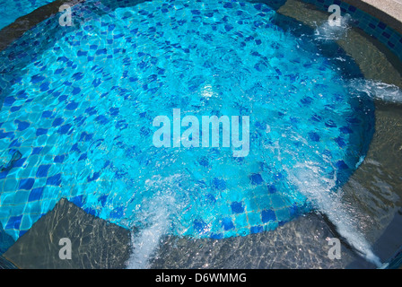 Détail d'un jacuzzi dans la piscine. Banque D'Images