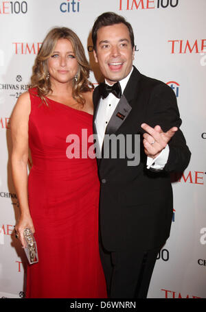 New York, USA. 23 avril, 2013. JIMMY Fallon et son épouse Nancy JUVONEN assister à la fois 100 2013 Gala tenu au Time Warner Center. (Crédit : Crédit : Image/ZUMAPRESS.com/Alamy Kaszerman Nancy Live News) Banque D'Images