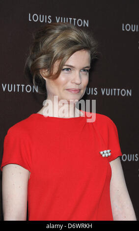 Munich, Allemagne. 23 avril, 2013. L'actrice française Sarah Biasini pose à l'ouverture d'un nouveau magasin de la marque de mode française Louis Vuitton à Munich, Allemagne, 23 avril 2013. Photo : Ursula Dueren/dpa/Alamy Live News Banque D'Images