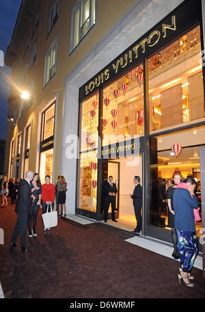 Munich, Allemagne. 23 avril, 2013. Vue sur le nouveau magasin de la marque de mode française Louis Vuitton à Munich, Allemagne, 23 avril 2013. Photo : Ursula Dueren/dpa/Alamy Live News Banque D'Images