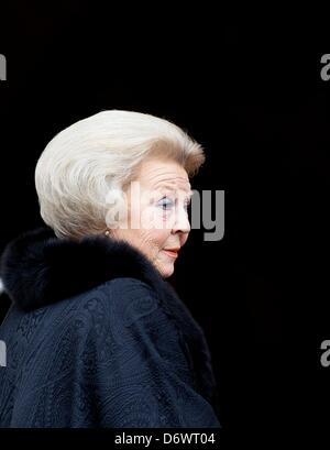 La Haye, aux Pays-Bas. 23 avril, 2013. La Reine Beatrix des Pays-Bas assiste au concert Koninginnedag (Queen's Day concert) au Palais Royal Noordeinde à La Haye, Pays-Bas, 23 avril 2013. Photo : Patrick van Katwijk/dpa/Alamy Live News Banque D'Images