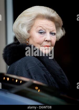 La Haye, aux Pays-Bas. 23 avril, 2013. La Reine Beatrix des Pays-Bas assiste au concert Koninginnedag (Queen's Day concert) au Palais Royal Noordeinde à La Haye, Pays-Bas, 23 avril 2013. Photo : Patrick van Katwijk/dpa/Alamy Live News Banque D'Images