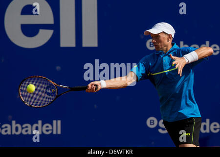 Barcelone, Espagne. 23 avril, 2013. Nikolay Davydenko de la Russie joue un coup droit à Tomas Berdych de République tchèque au cours du deuxième jour de l'ATP World Tour 500 Open de Barcelone Banc Sabadell 2013 Tournoi de tennis match entre Carlos Berlocq et Daniel Gimeno Traver au au Real Club de Tenis Barcelona Banque D'Images