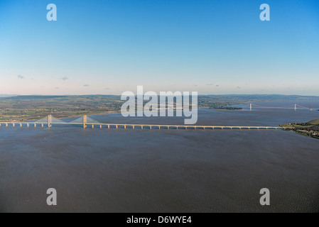 Photographie aérienne des deux ponts sur la Severn Estuaire du Severn Banque D'Images