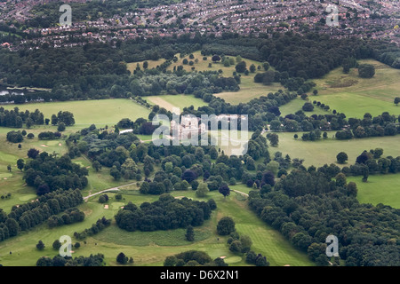 Image aérienne de Wollaton Hall et Deer Park à Nottingham. Banque D'Images