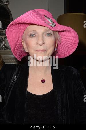 New York, USA. 23 avril 2013.Judy Collins à la Soirée d'ouverture Paul Williams au Café Carlyle, New York, NY Le 23 avril 2013. Photo par : Derek Storm/Everett Collection/Alamy Live News Banque D'Images