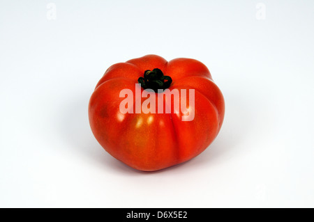 Tomates Beefsteak contre un arrière-plan. Banque D'Images