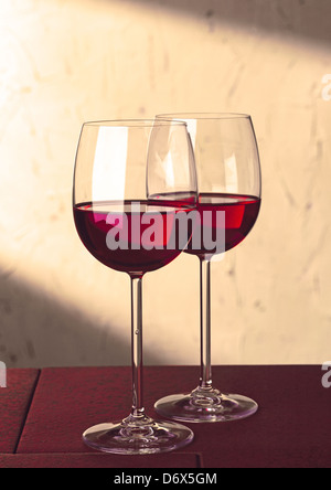 Deux verres de vin rouge Banque D'Images