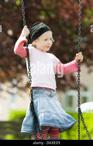 Enfant rêveur on swing Banque D'Images