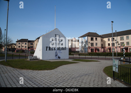 Free Derry Corner et républicaine fresque de Bernadette Devlin Derry Londonderry en Irlande du Nord Banque D'Images