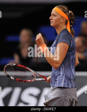 Petra Kvitova à partir de la République tchèque réagit au premier tour du Grand Prix de tennis WTA contre Beck de l'Allemagne au stade Porsche à Stuttgart, Allemagne, 24 avril 2013. Photo : DANIEL MAURER Banque D'Images