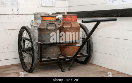 Vieux handcar avec fond de bois et de désabonnement Banque D'Images