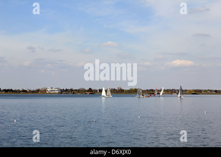 Grange de l'île Club de voile du réservoir, West Molesey Surrey, Angleterre, Royaume-Uni Banque D'Images