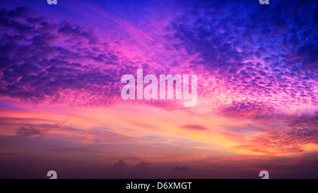 16:9 panorama du Ciel de coucher du soleil en haute résolution Banque D'Images