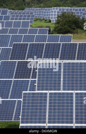 Nordhackstedt, Allemagne, ferme solaire composé de systèmes de suivi Banque D'Images