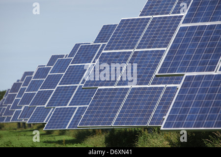 Nordhackstedt, Allemagne, ferme solaire composé de systèmes de suivi Banque D'Images