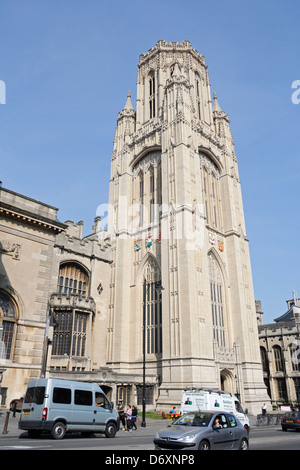 Le Wills Memorial Building en face de l'université de Bristol en Angleterre. Enseignement supérieur et apprentissage. Architecture gothique Banque D'Images