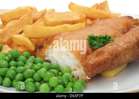 Close-up d'un plat de poisson, frites et petits pois - faible profondeur de champ Banque D'Images