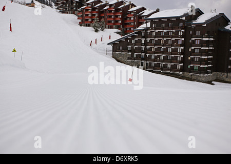 Chalets et hôtels à Mottaret. Ski à Meribel, France Banque D'Images