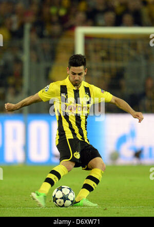 Dortmund Ilkay Guendogan du contrôle le ballon au cours de la demi-finale de la Ligue des Champions de football match aller entre Borussia Dortmund et le Real Madrid au stade de BVB Dortmund à Dortmund, en Allemagne, le 24 avril 2013. Photo : Bernd Thissen/dpa Banque D'Images