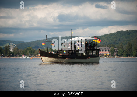 Titisee-Neustadt, Allemagne, un bateau d'excursion sur le lac Titisee Banque D'Images