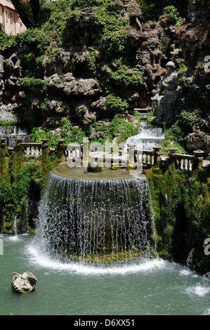 Villa D'Este. Tivoli. L'Italie. Vue sur le grandiose Fontana dell'Ovato ou fontaine ovale conçu par Pirro Ligorio au 16e cen Banque D'Images